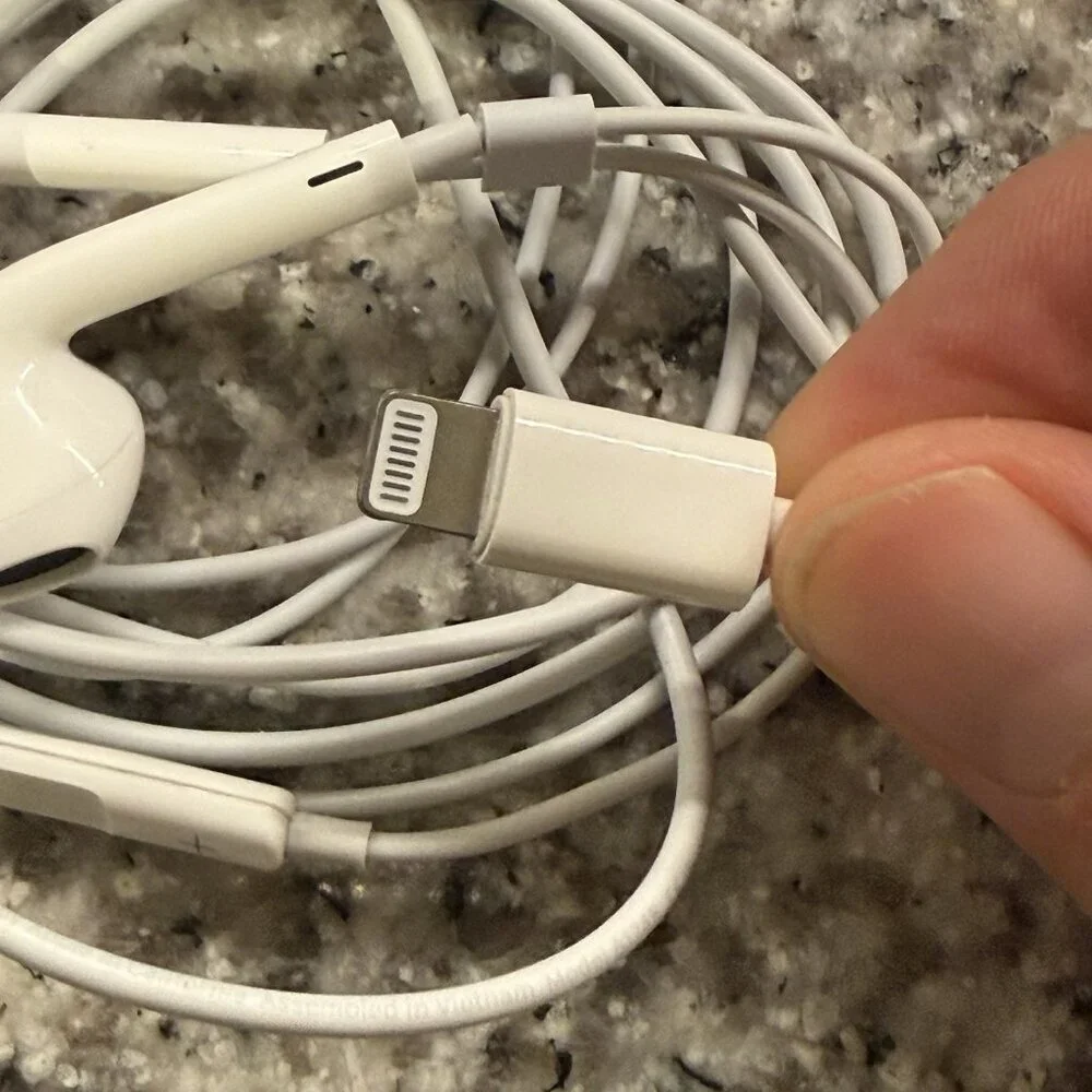 Apple EarPods‎ with Lightning Connector In Ear Canal Headset - White OEM Tested